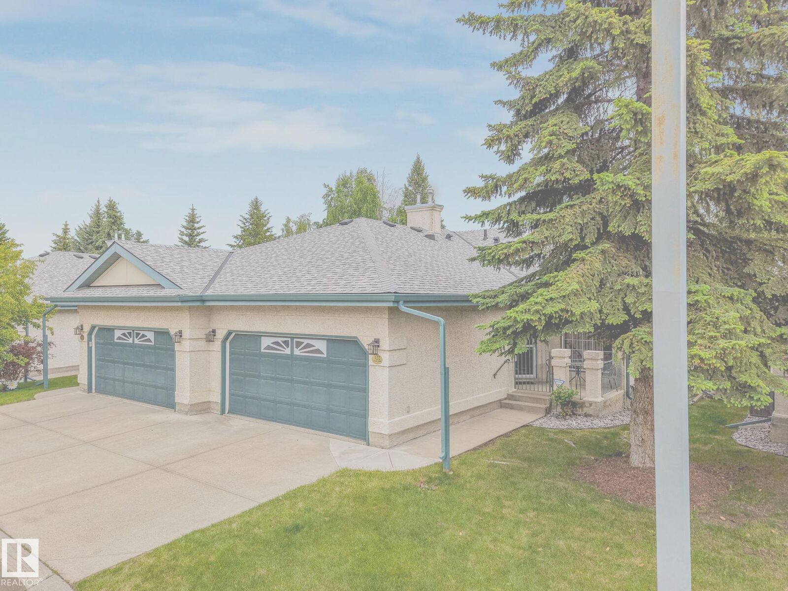 Property Photo:  122 Haddow Close NW  AB T6R 2P8 