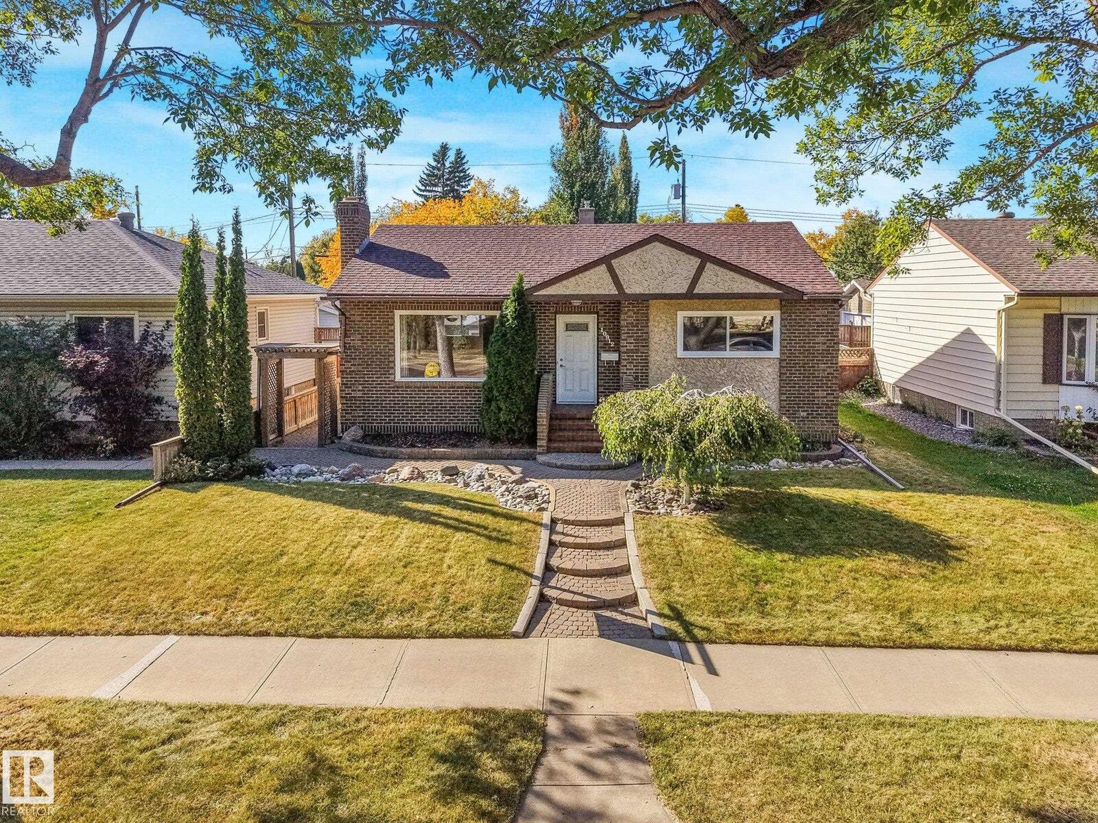 Property Photo:  10912 146 Street NW  AB T5N 3B1 