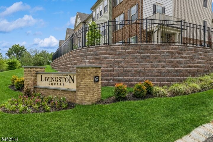 Property Photo: 12 Braeburn Ct NJ 07039