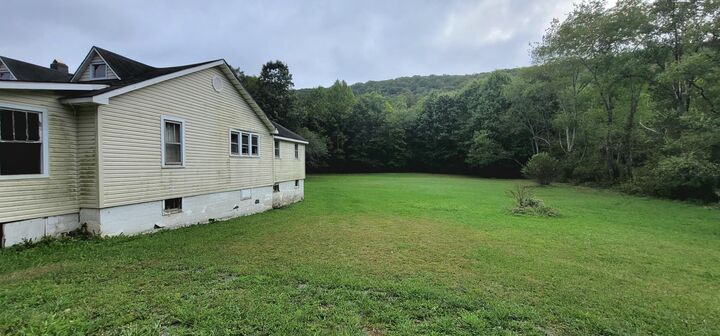 Property Photo: 6095 W Midland Trl WV 25958