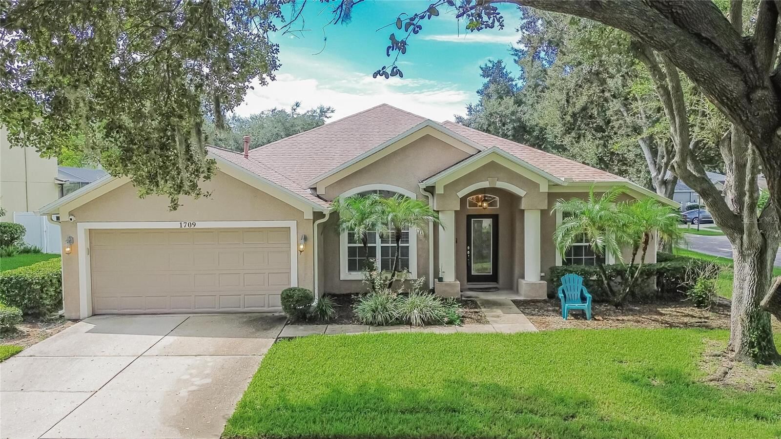 Property Photo:  1709 Woodwatch Way  FL 33510 