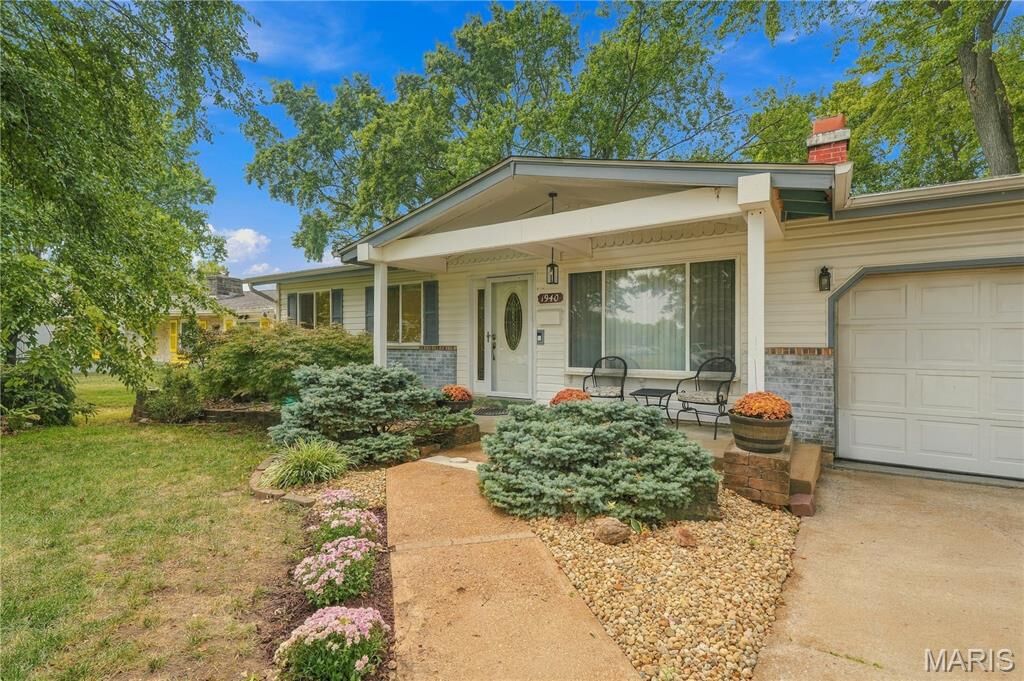 Property Photo:  1940 Danelle Drive  MO 63031 