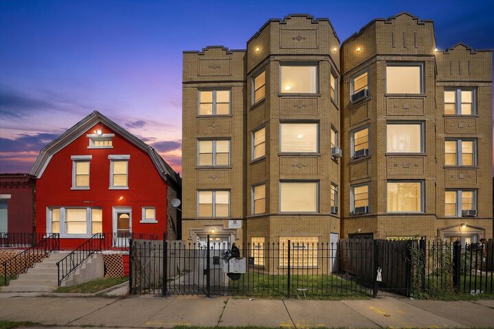 Property Photo:  4344 W Lexington Street  IL 60623 