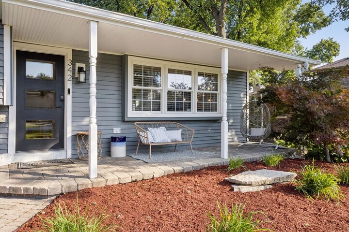 Property Photo:  342 Janet Avenue  IL 60561 