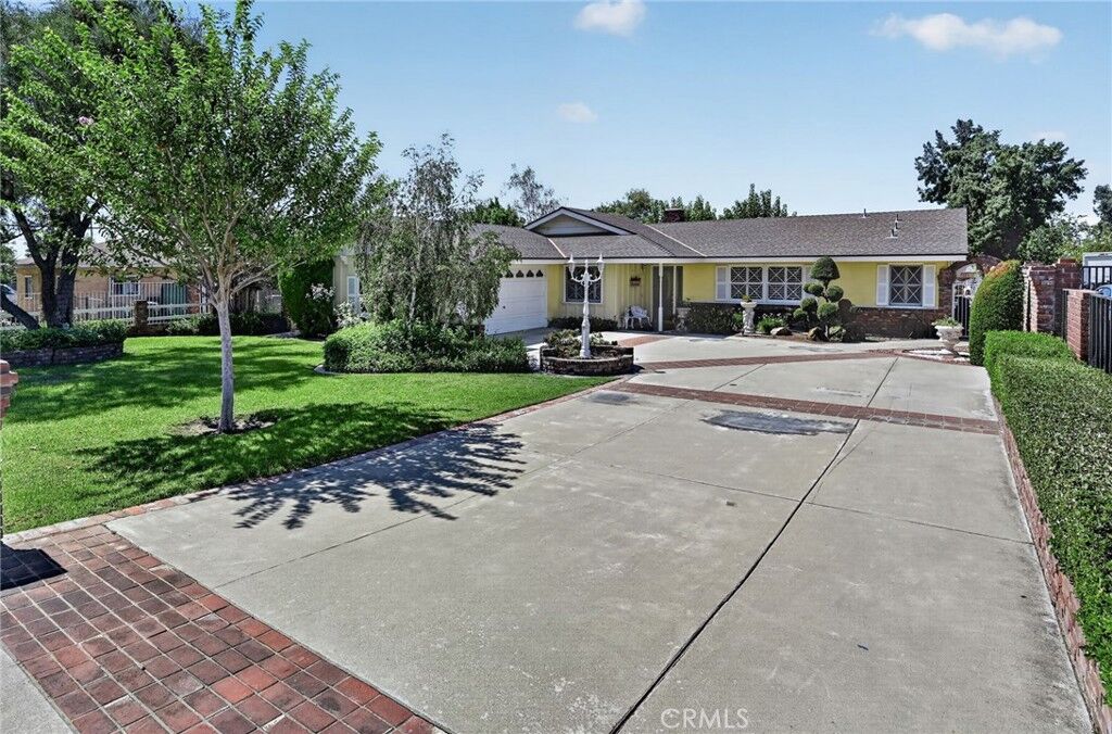Property Photo: 10248 Redwood Avenue CA 92335