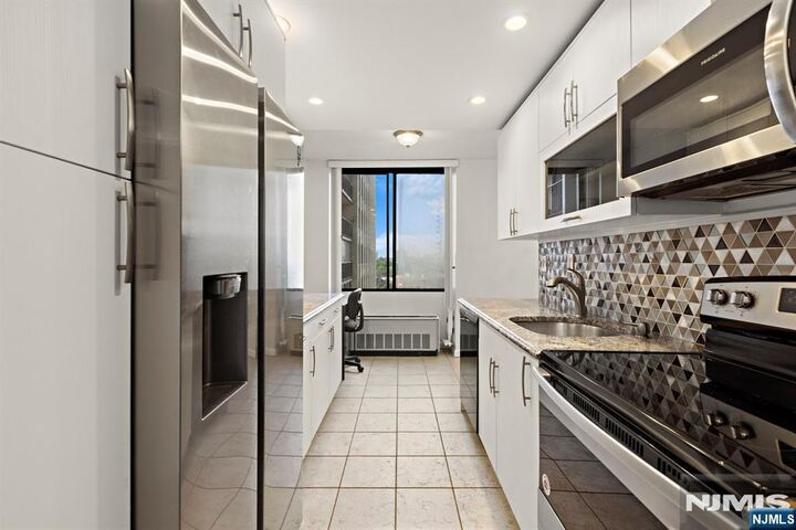 Property Photo:  300 Winston 707  NJ 07010 