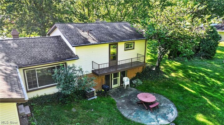 Property Photo:  7686 Roselawn Drive  OH 44060 