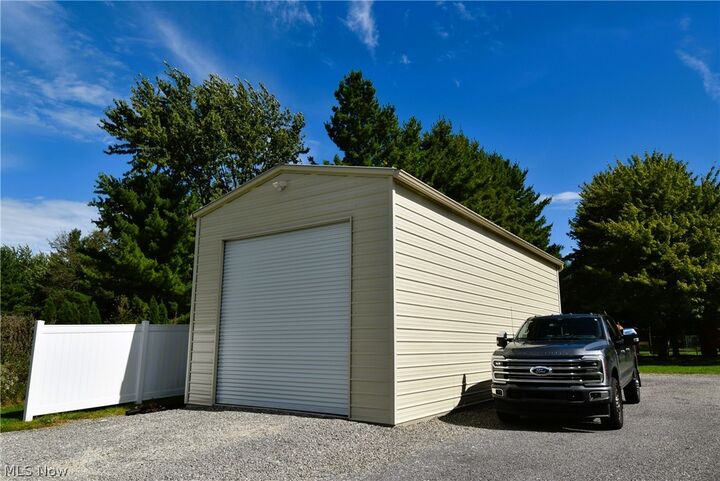 Property Photo: 3160 Durst Clagg Road NE OH 44481