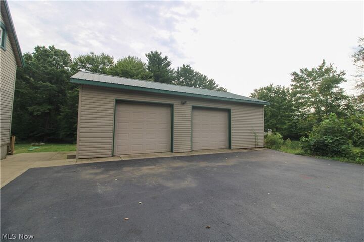 Property Photo: 4428 State Route 7 OH 44404