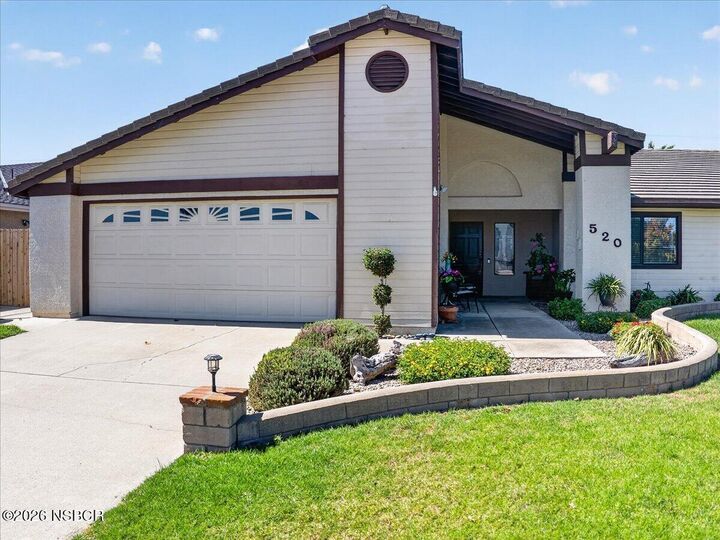 Property Photo: 520 Countrywood Court CA 93436