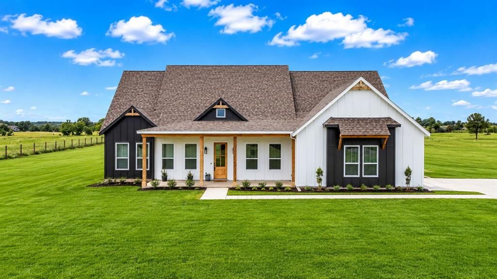 Property Photo:  4318 County Road 1088  TX 75423 