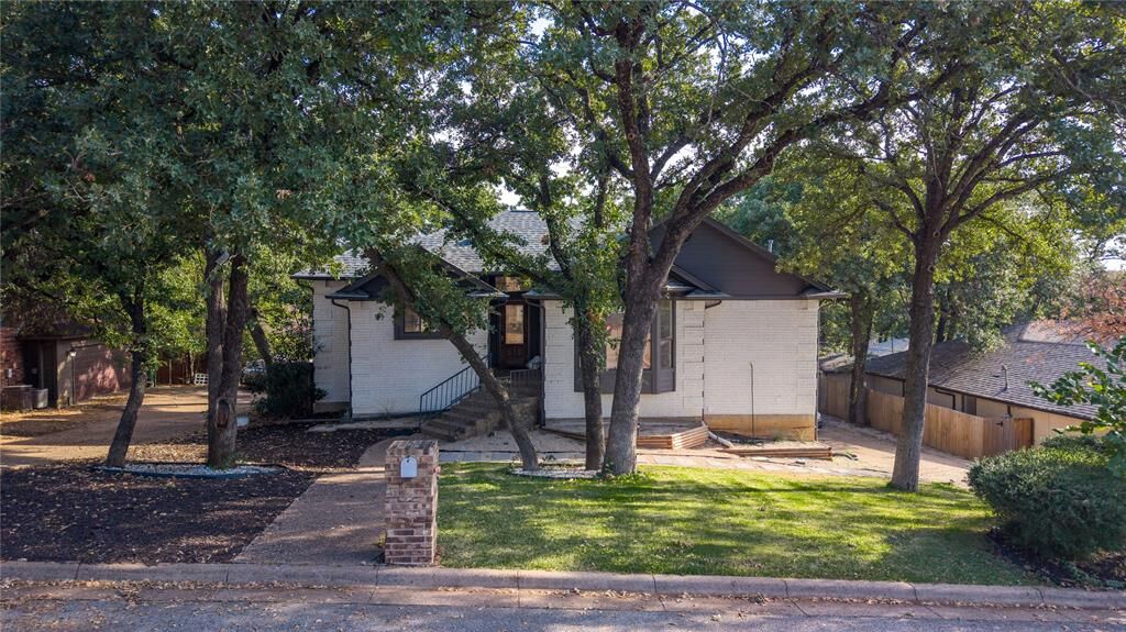 Property Photo:  4404 Rain Forest Drive  TX 76017 