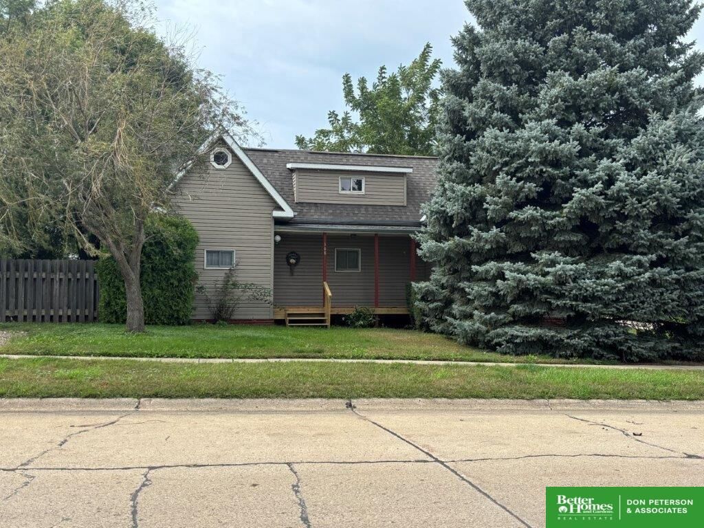 Property Photo: 308 N Summit Avenue NE 68739