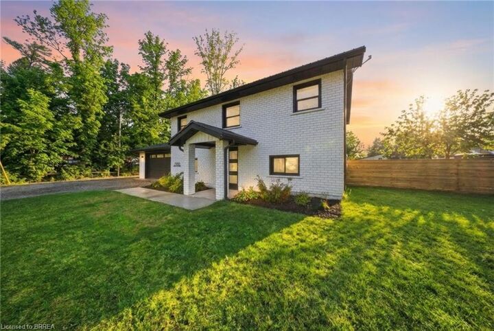 Property Photo:  2500 Pinegrove Road  ON N4B 2E6 