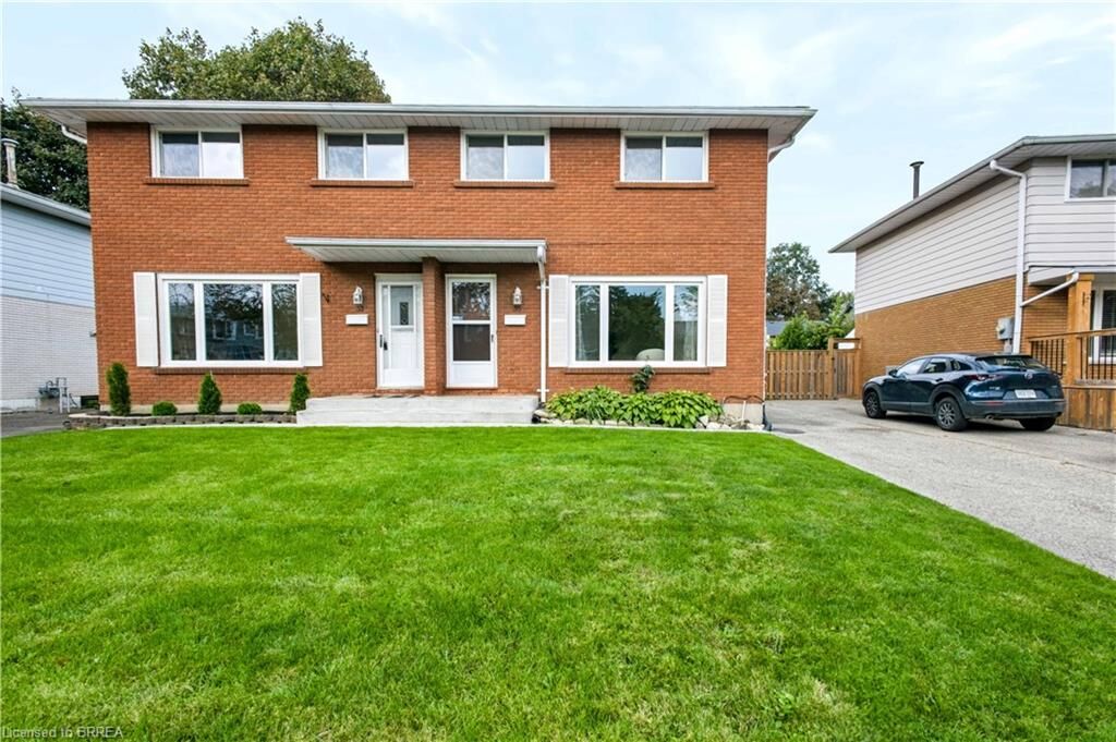 Property Photo:  35 Coachwood Road  ON N3R 3R5 