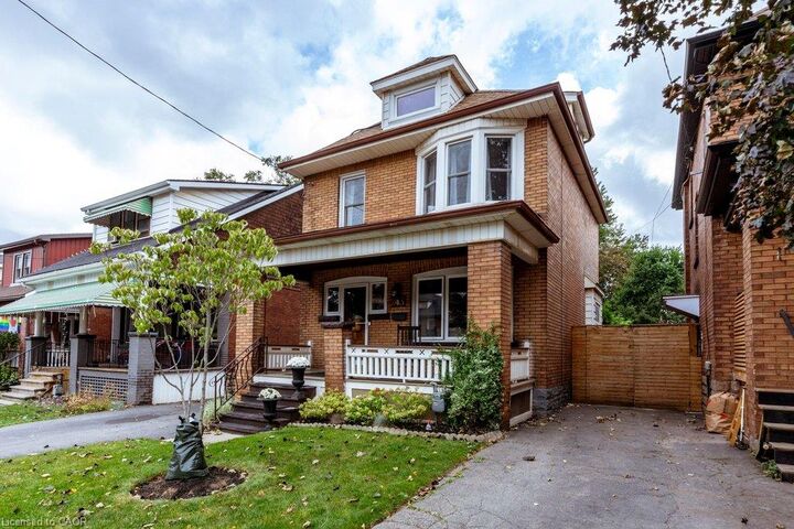 Property Photo:  243 Grosvenor Avenue S  ON L8M 3L8 