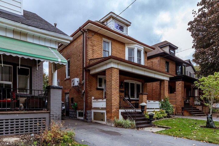 Photo de la propriété:  243 Grosvenor Avenue S  ON L8M 3L8 