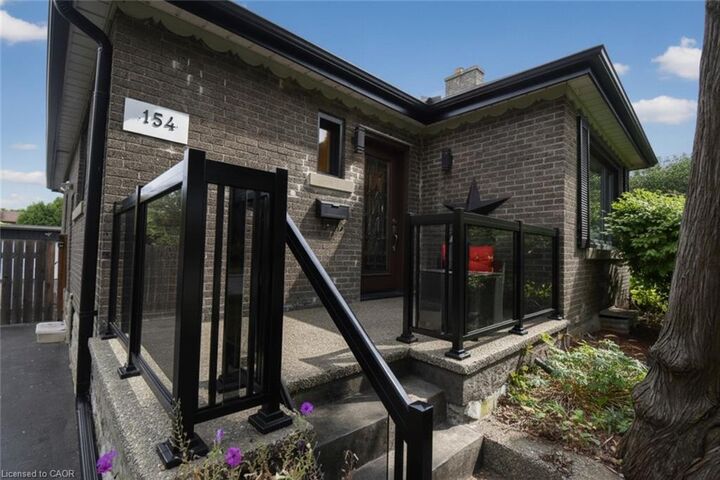 Property Photo:  154 Ewen Road  ON L8S 3C7 