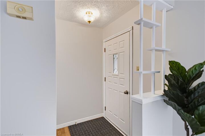 Property Photo:  33 Coachwood Road  ON N3R 3R5 