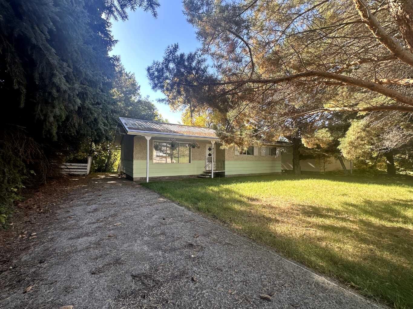 Property Photo:  412 Main Street  SK S0M 2Y0 