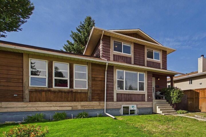 Property Photo: 17 Deermeade Road SE AB T2J 5Z4