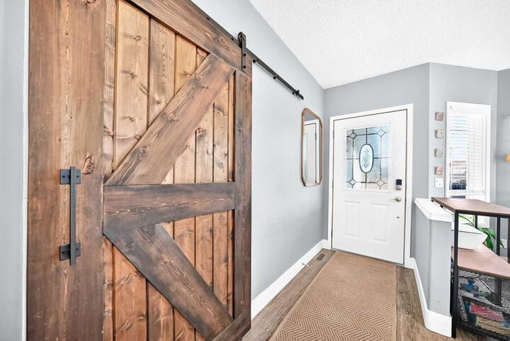 Property Photo:  148 Creek Gardens Close NW  AB T4B 2R5 
