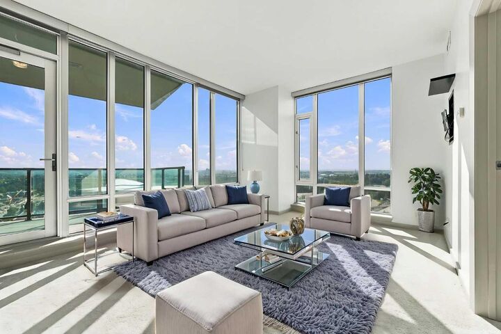 Property Photo: 210 15 Avenue SE 2106 AB T2G 0B5