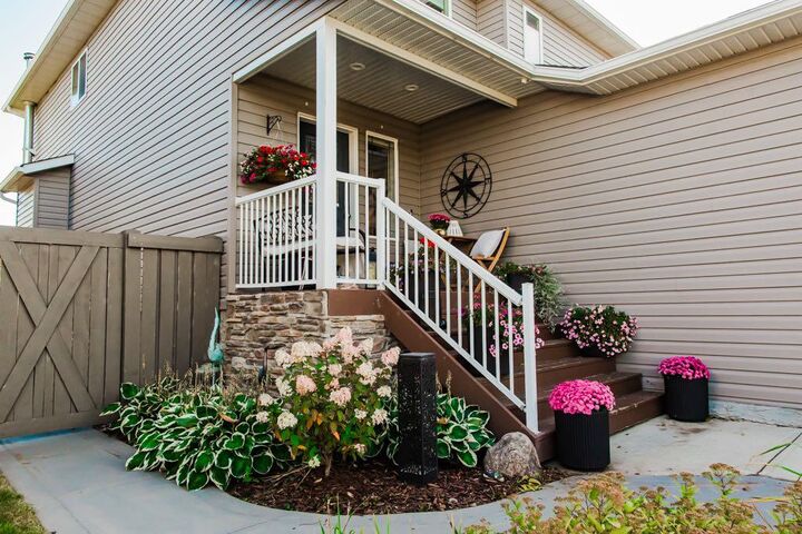 Property Photo:  10937 65 Avenue  AB T8W 0B3 