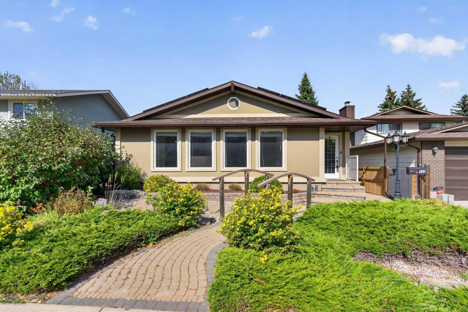 Photo de la propriété: 112 Beaconsfield Rise NW AB T3K 1X4