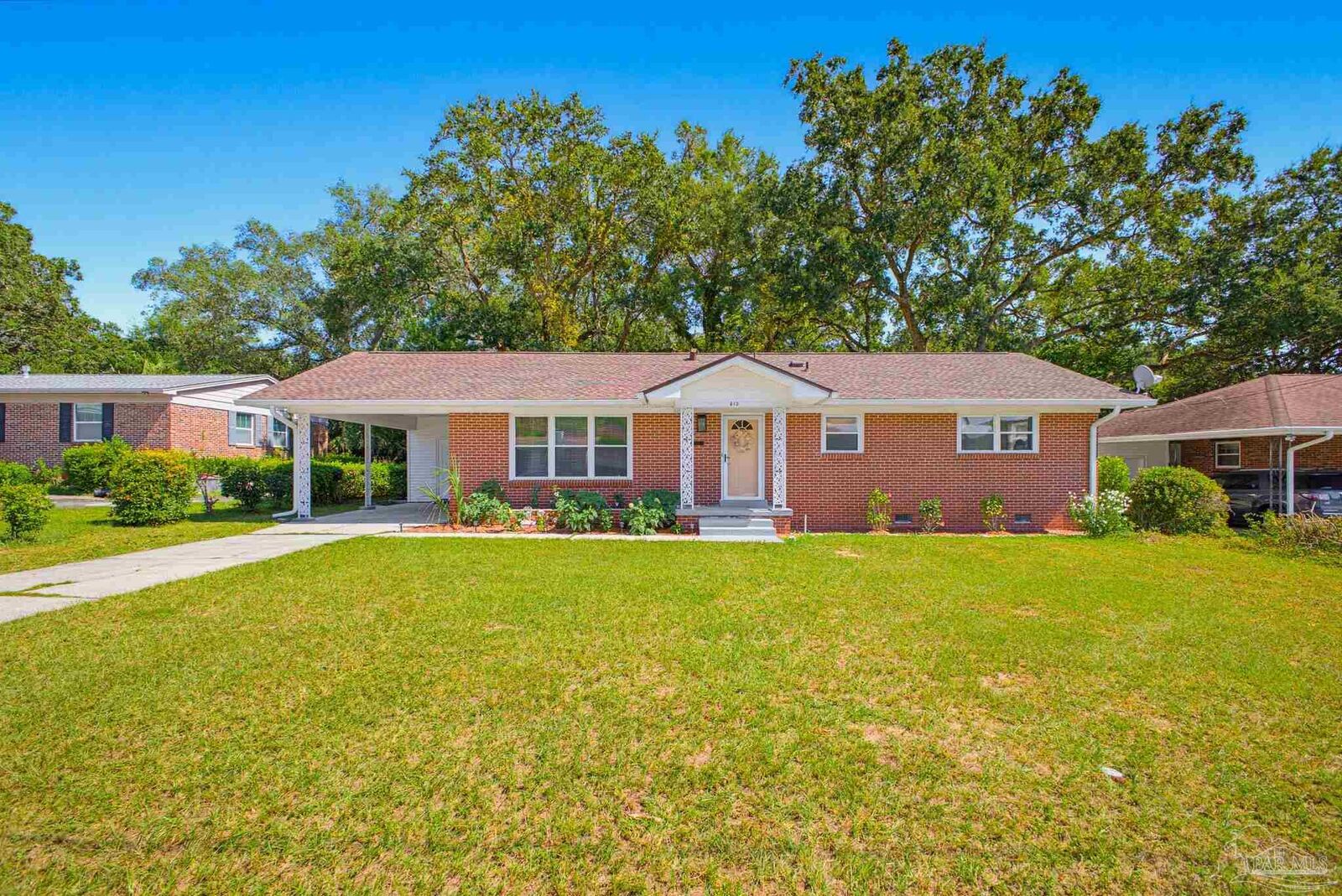 Property Photo: 812 Ash Dr FL 32503