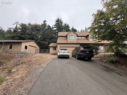 Property Photo: 128 SE Norman St OR 97365