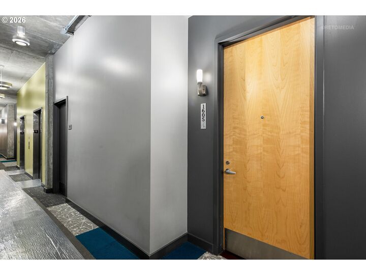 Property Photo:  1926 W Burnside St 1605  OR 97209 
