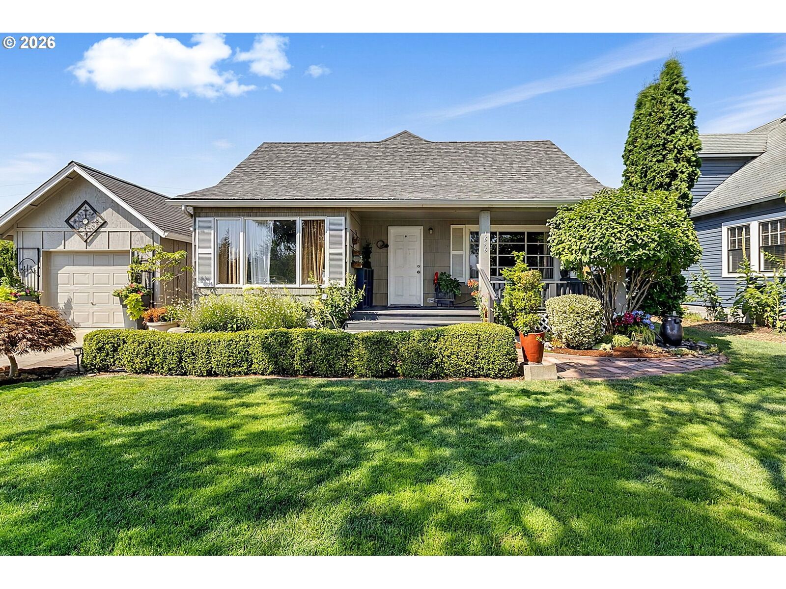 Property Photo:  1646 H St  OR 97477 