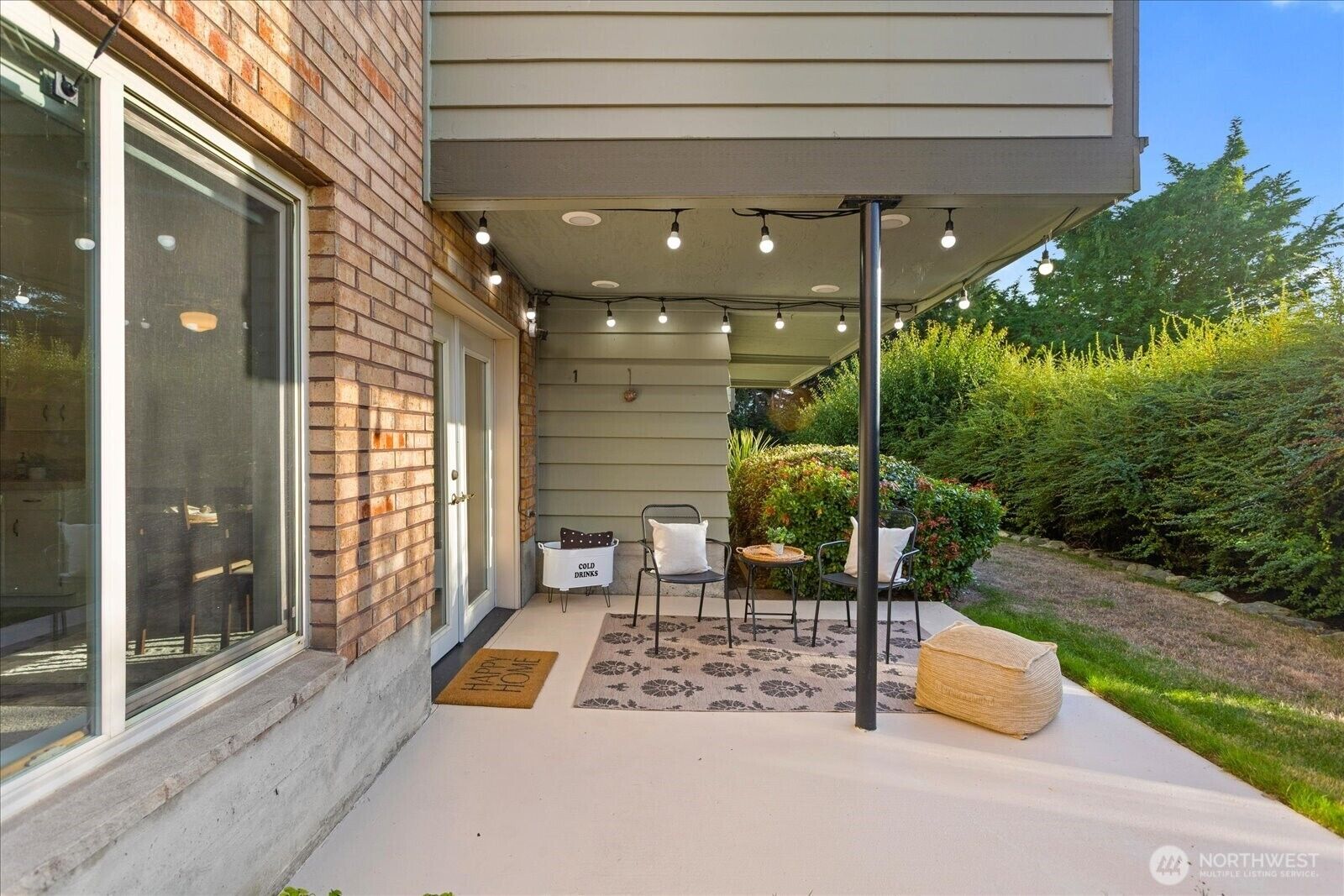 Property Photo:  220  Alder Street 1  WA 98020 