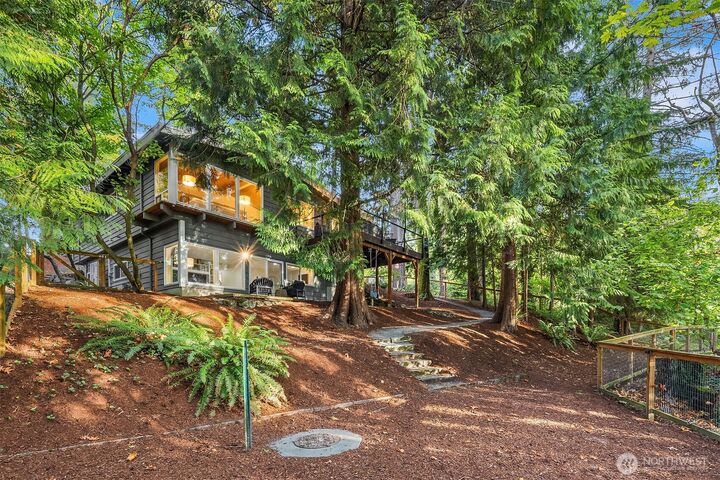 Property Photo:  9  Mt Pilchuck Avenue NW  WA 98027 
