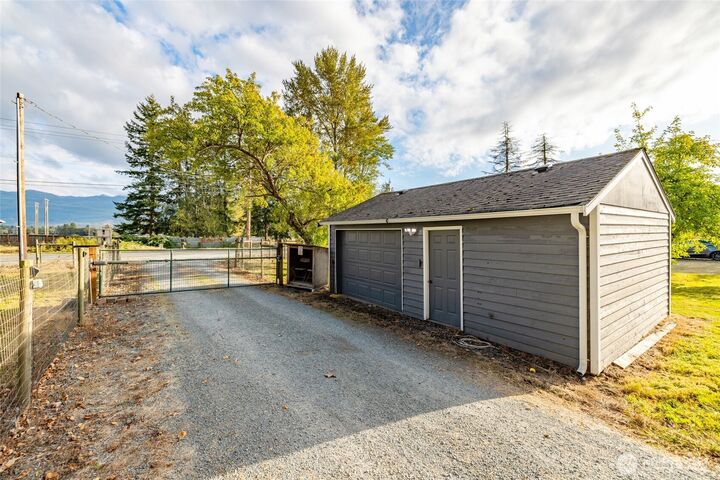 Property Photo: 26417 Minkler Road WA 98284