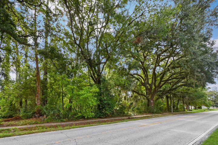 Property Photo: 5109 Firestone Rd FL 32210