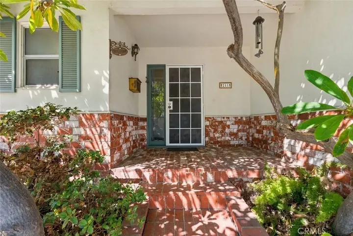 Property Photo:  211 Lime Street  CA 90631 