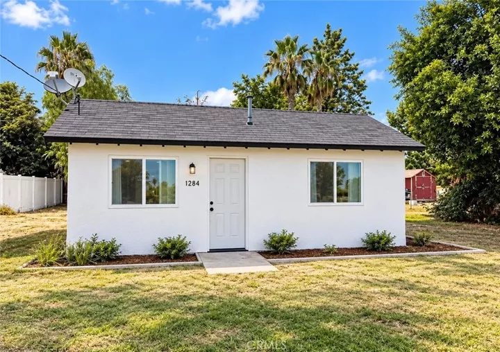 Property Photo:  1284 E Laurelwood  CA 92408 