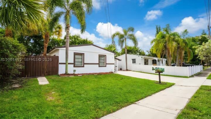 Property Photo: 2634 Thomas St FL 33020