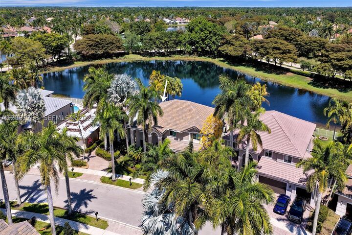 Property Photo:  2410 Deer Creek Road  FL 33327 