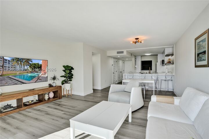 Property Photo:  