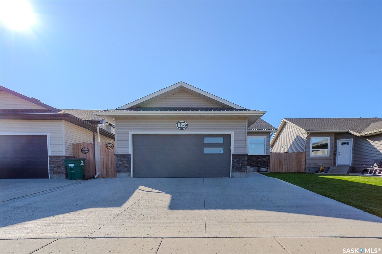 Property Photo:  622 Rosewood Boulevard W  SK S7V 0J7 