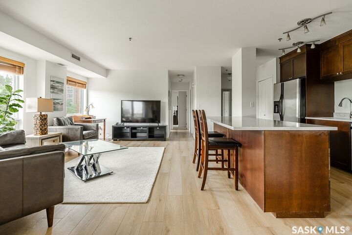 Property Photo:  902 Spadina Crescent E 409  SK S7K 0G8 