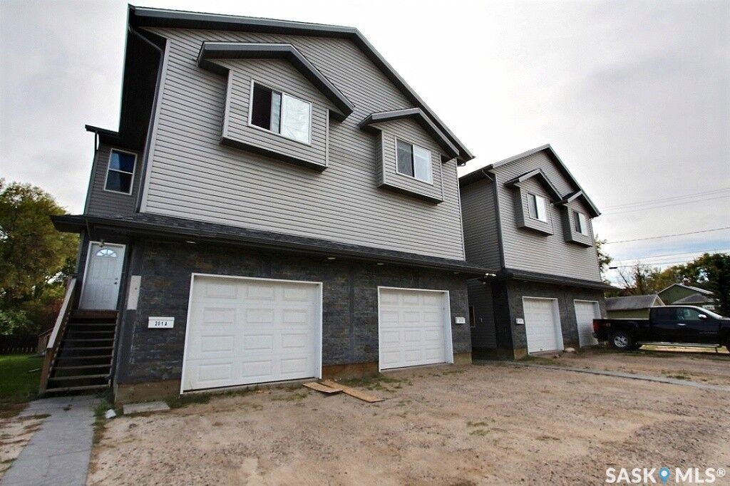 Property Photo:  201 10th Street E  SK S6V 0Y8 