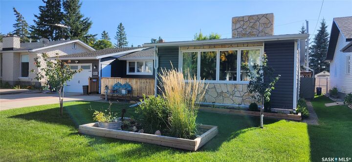 Property Photo:  2005 8th Street  SK S0K 3R0 