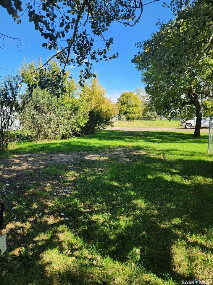 Property Photo:  748 Market Street  SK S0G 0H0 