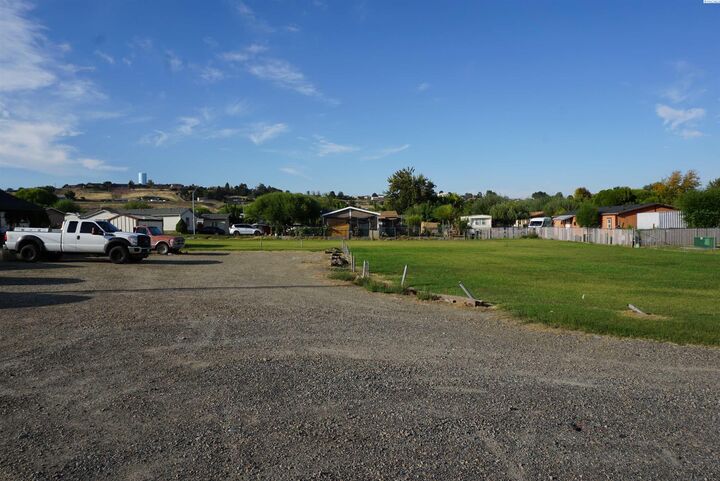 Property Photo:  1691 McBride St  WA 98944 