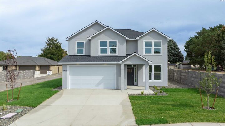 Property Photo:  1054 N Grant Place  WA 99336 