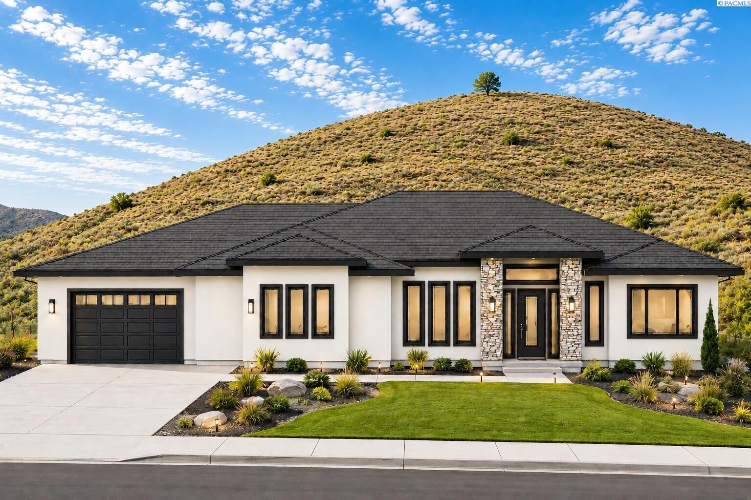 Property Photo: 5281 S Quincy Pl WA 99337